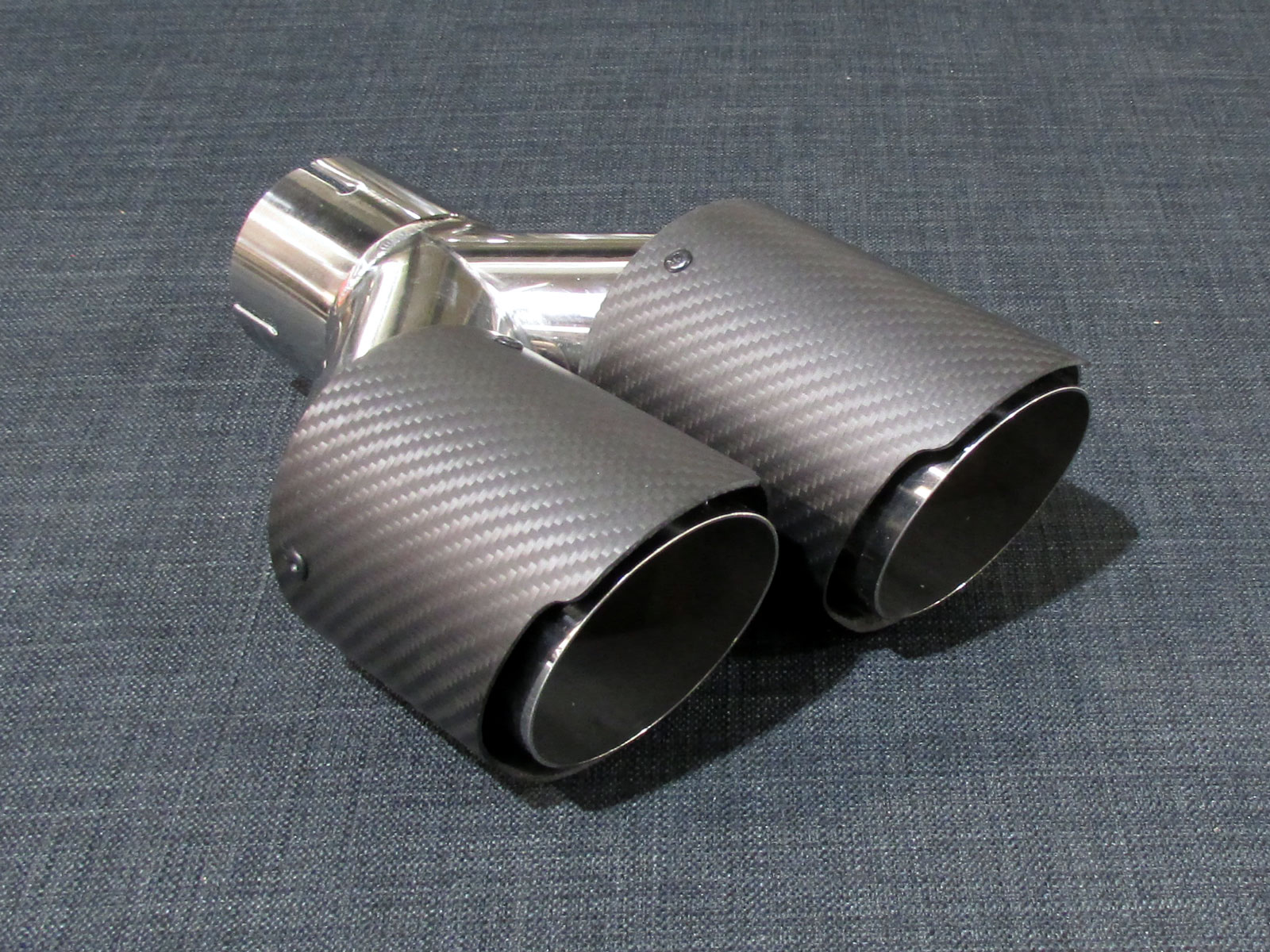 ZTT076L Twin 3.5" Round tailpipe Slash cut Carbon L/H Zaustworx