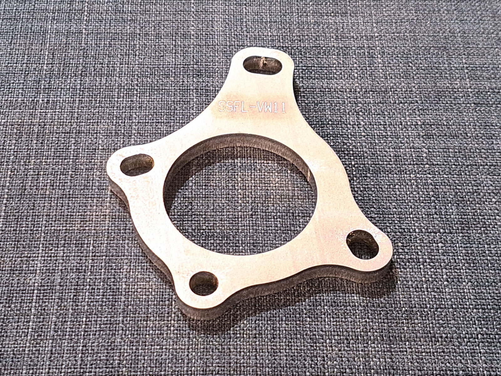 Audi A1 / A3 (8P) 8X 1.2TSi / Seat Altea / Ibiza / Leon / Toledo / 5P / 6J / 6P / 1P / KG3 / Skoda Fabia / Octavia / Rapid / Roomster / Yeti / Volkswagen Beetle / Caddy / Golf Mk6 / Jetta / Polo / 6R / 6C / Touran / Exhaust Turbo Flange