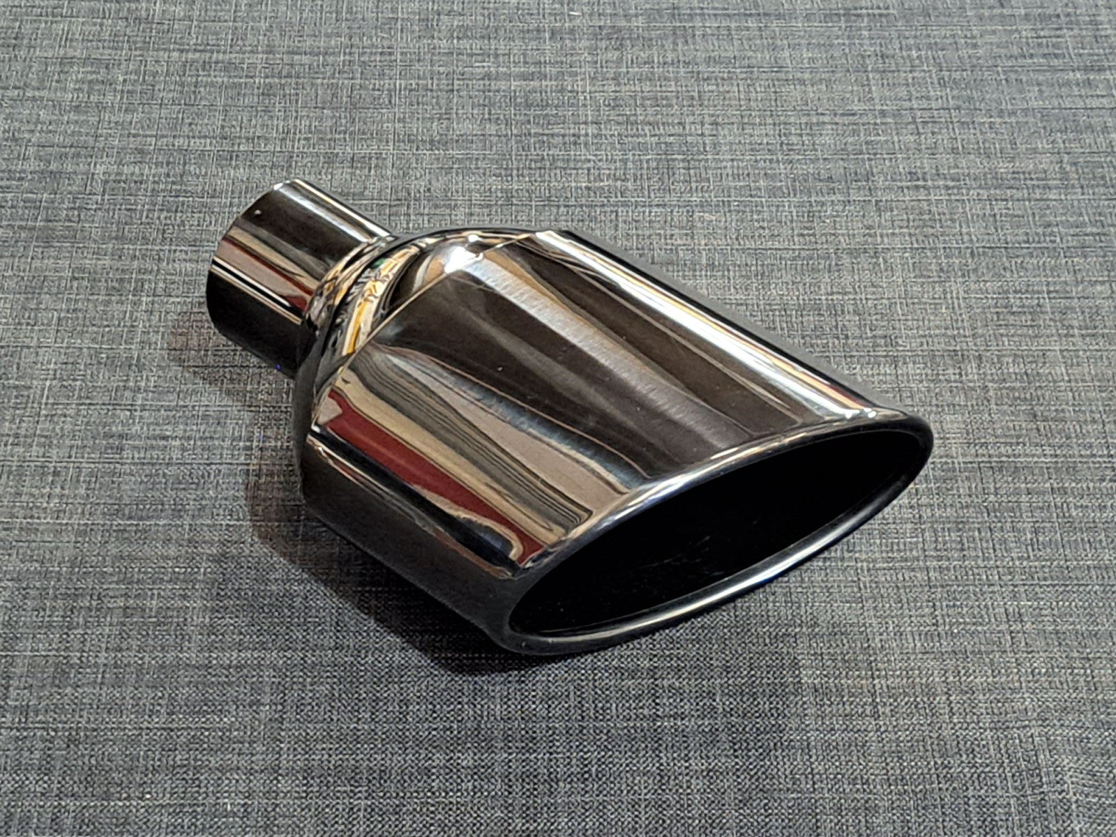 ZOV02L - 6x4 Oval tailpipe - Slash cut - Inrolled - L/H (Black)
