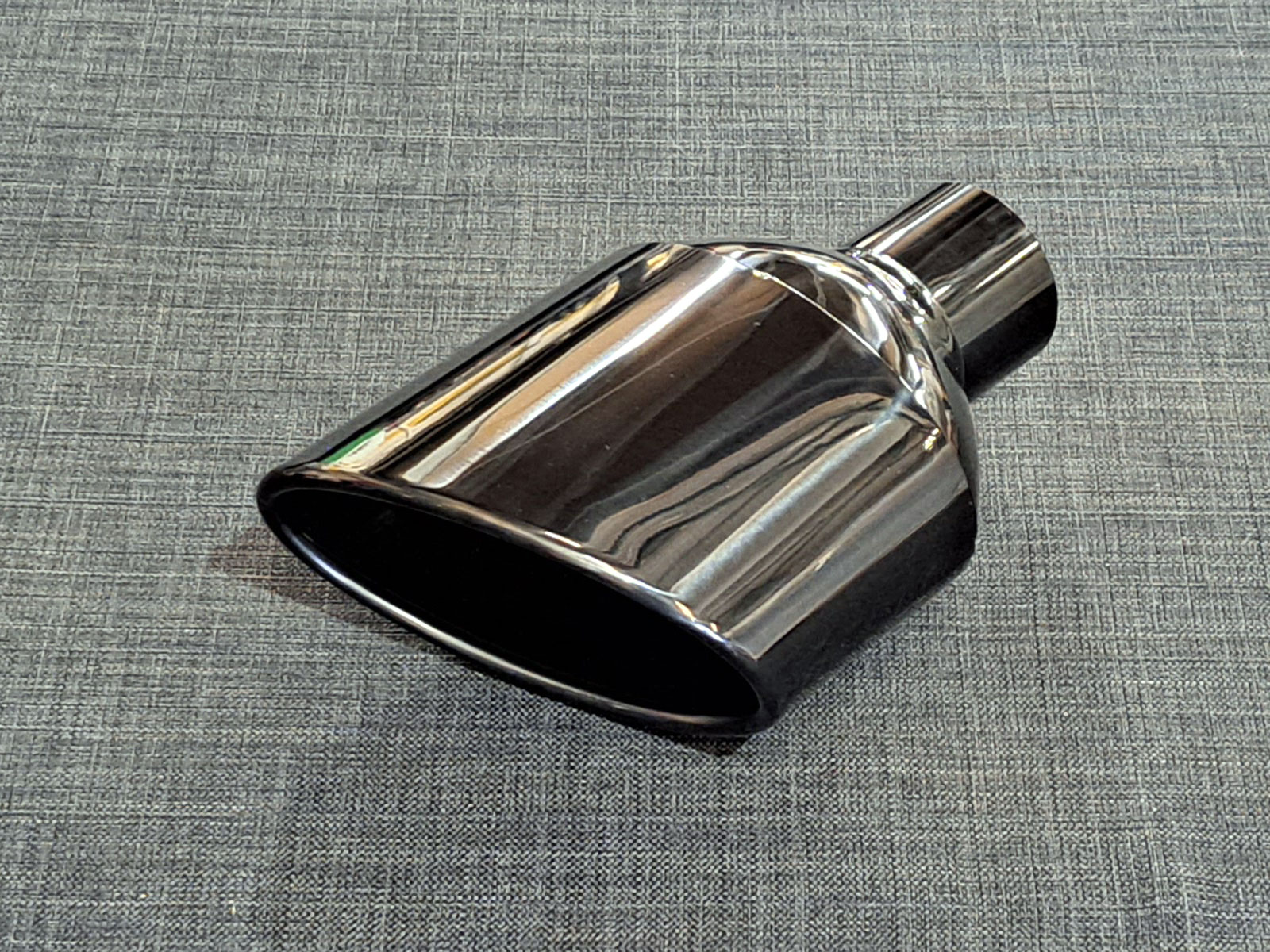 ZOV02R - 6x4 Oval tailpipe - Slash cut - Inrolled - R/H (Black)